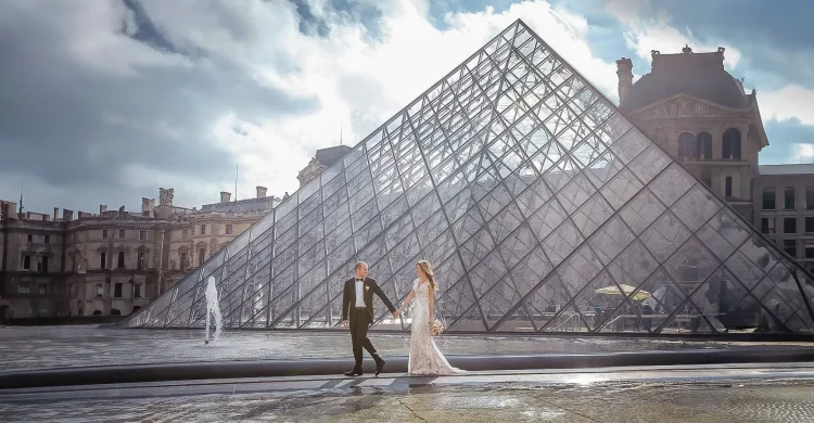 Elope in France | All-inclusive Elopement in Paris with Celebrant and Vintage Car