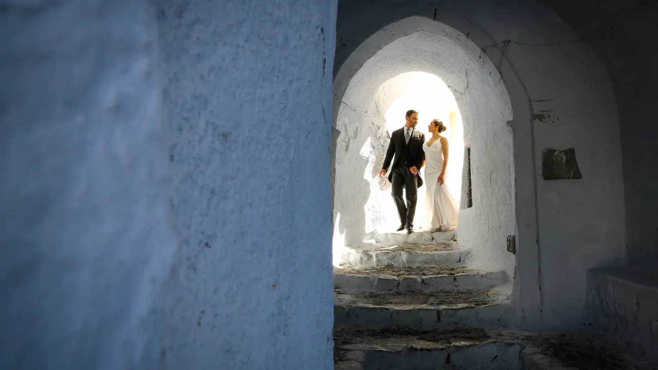 Elope Santorini Greece_16_9