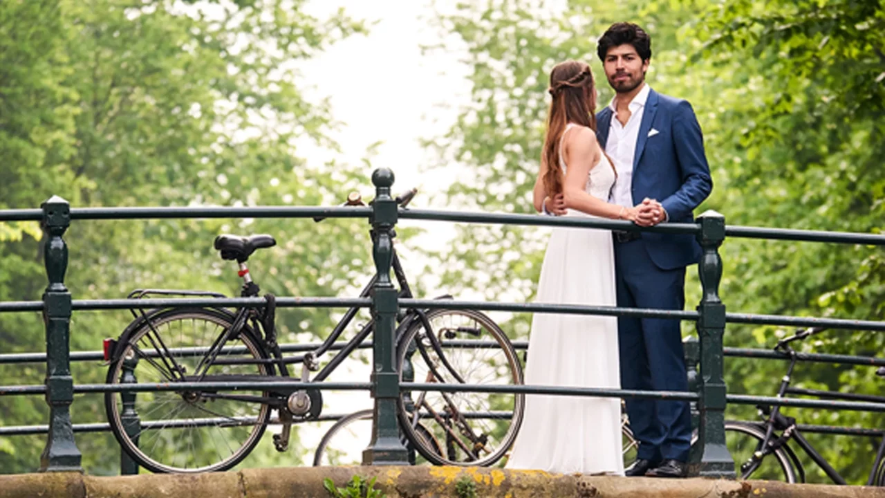 Amsterdam romantic elopement_16_9