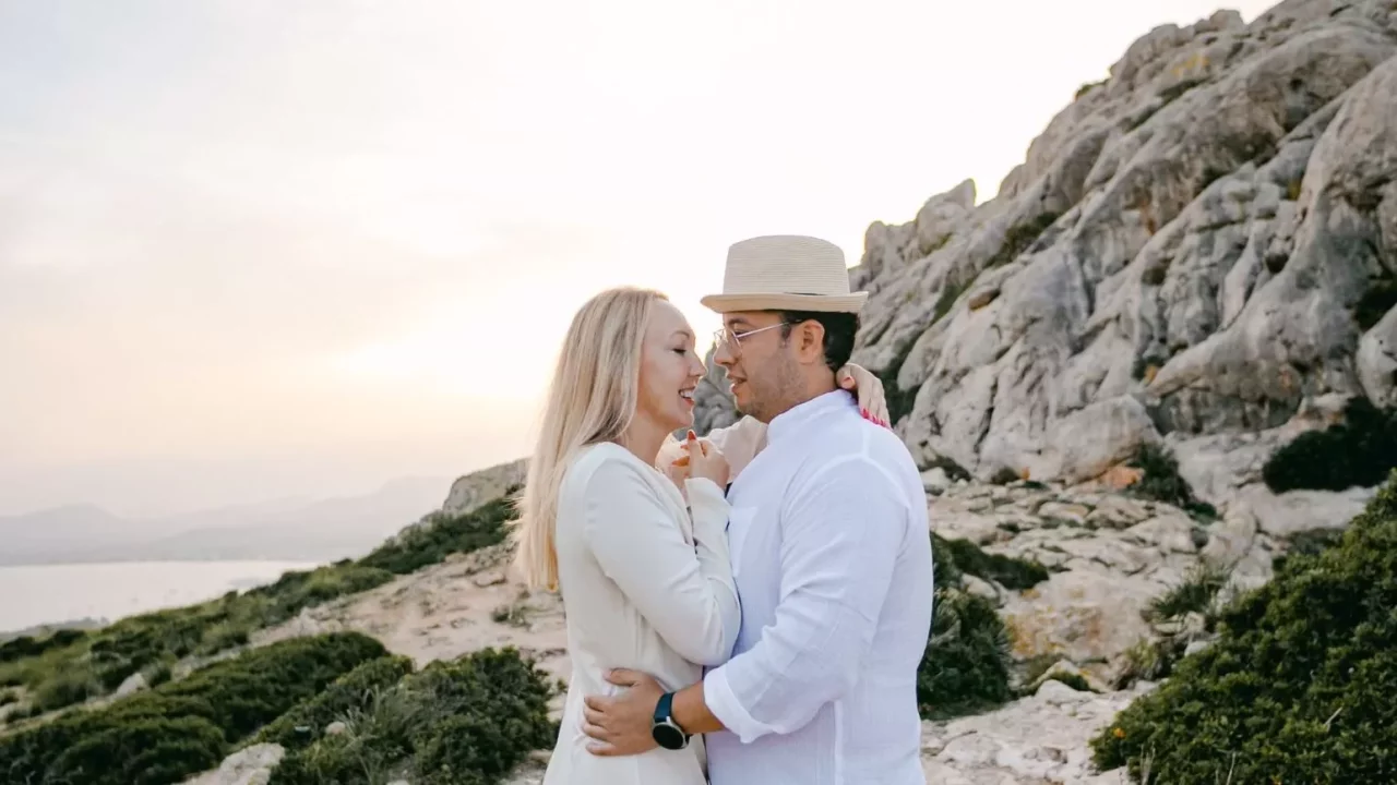 Elope with Mountains in Mallorca