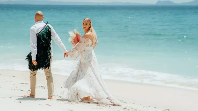 new-zealand-elopement-beach