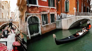 Glamorous Elopement in Venice, Italy | Photography and Gondola-Ride