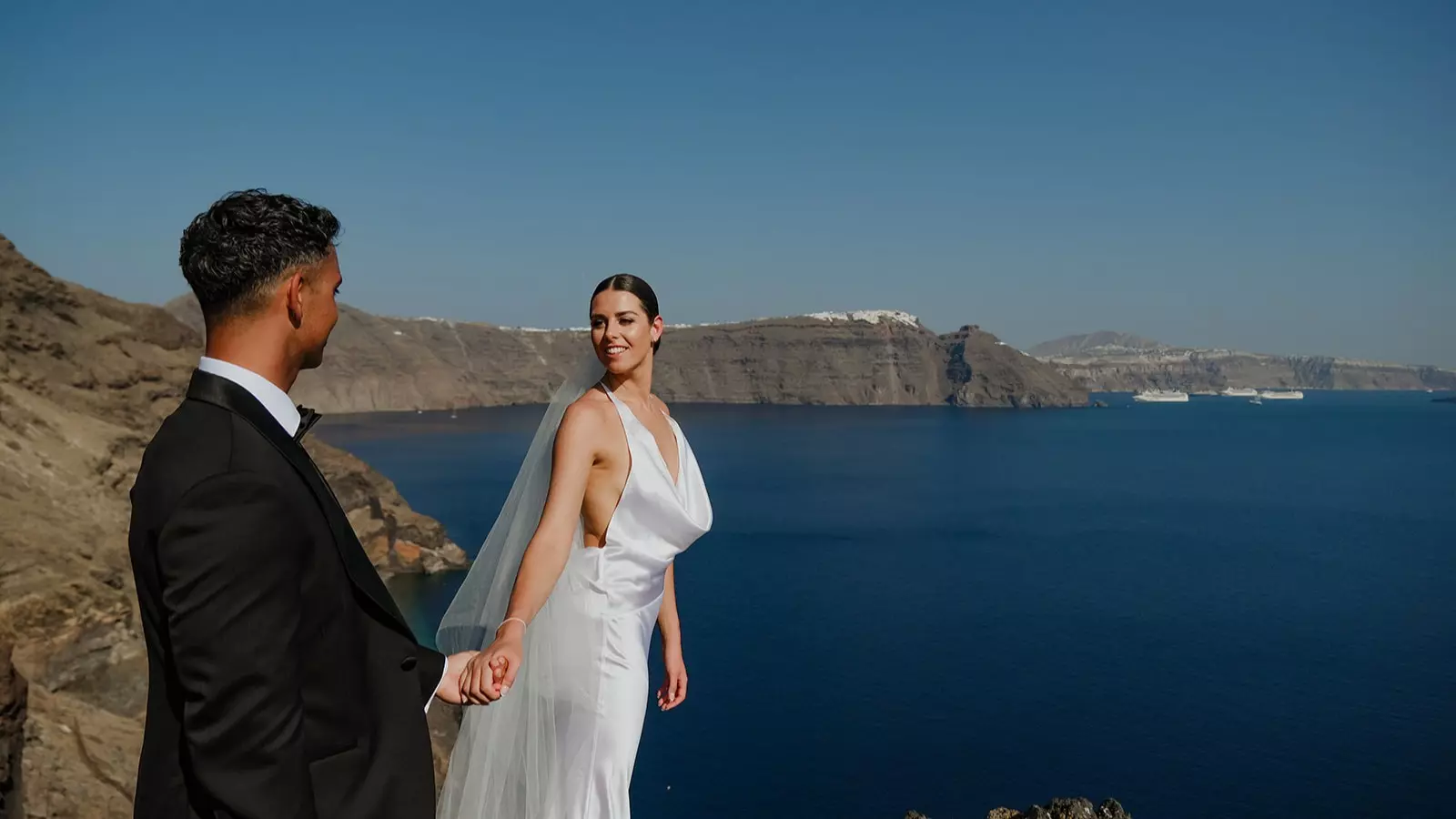 Elopement in Greece | Sunset Dinner in Santorini