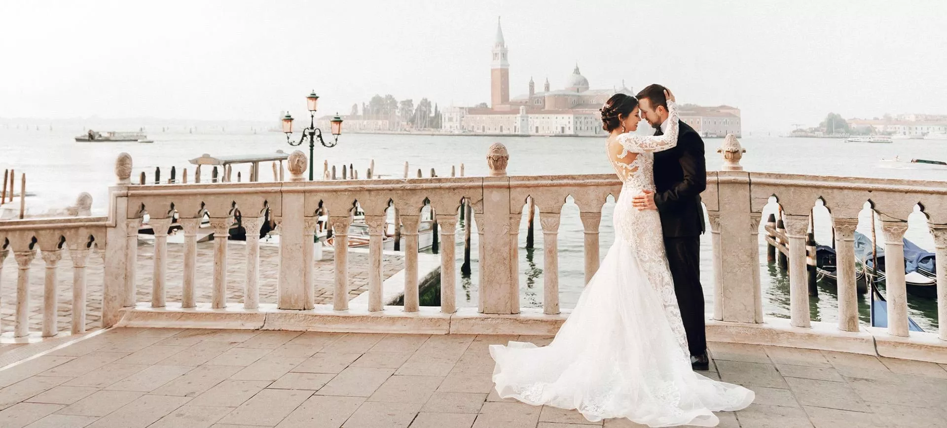 Glamorous Elopement in Venice, Italy | Photography and Gondola-Ride