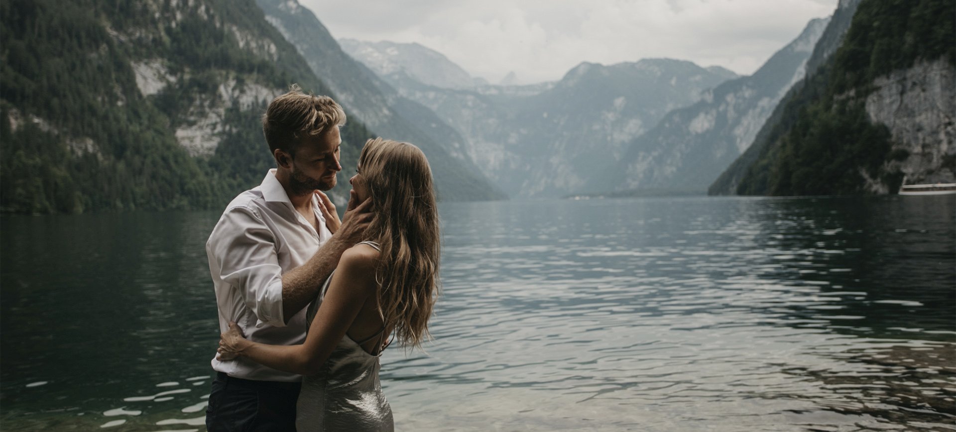 mountain couple photoshoot at lake koenigssee in germany