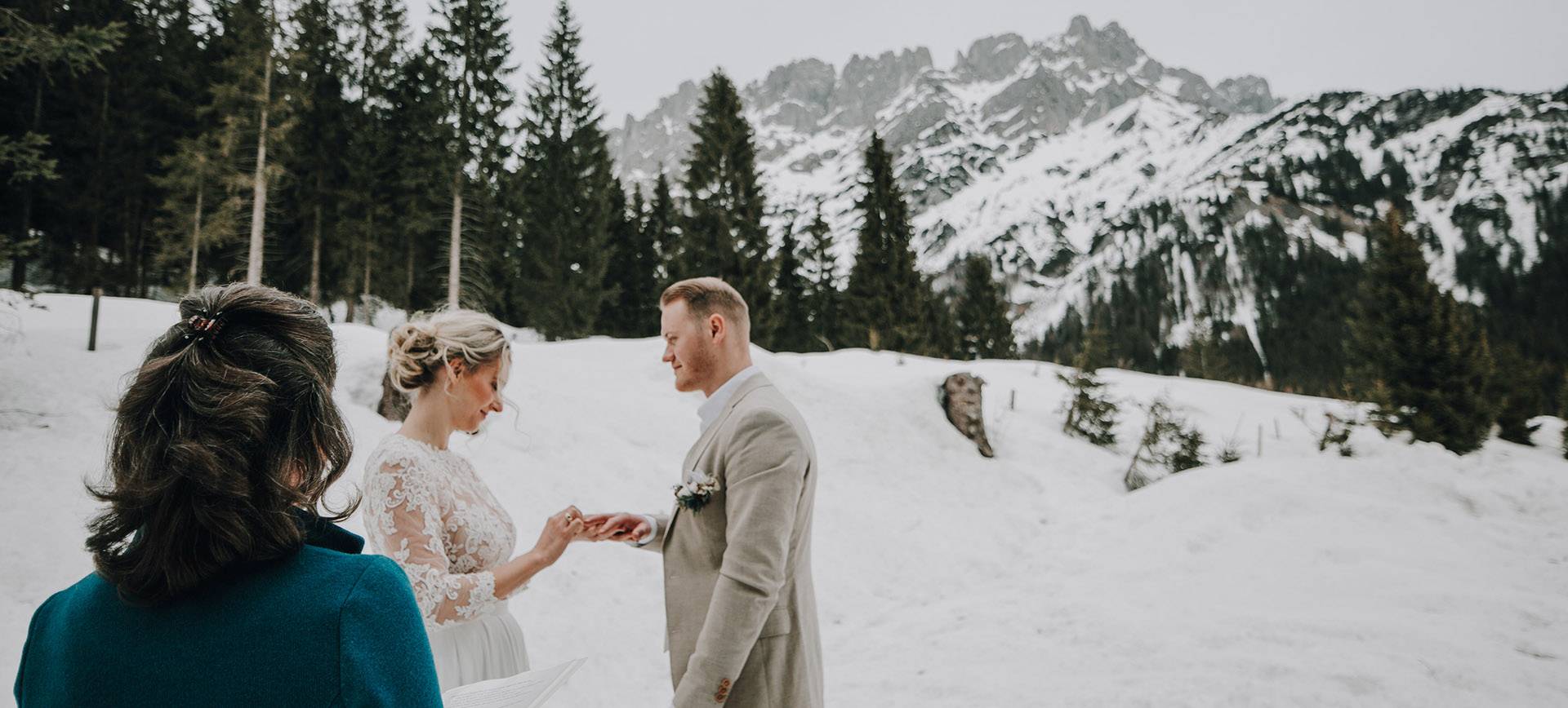 mountain elopement austria - winter wedding