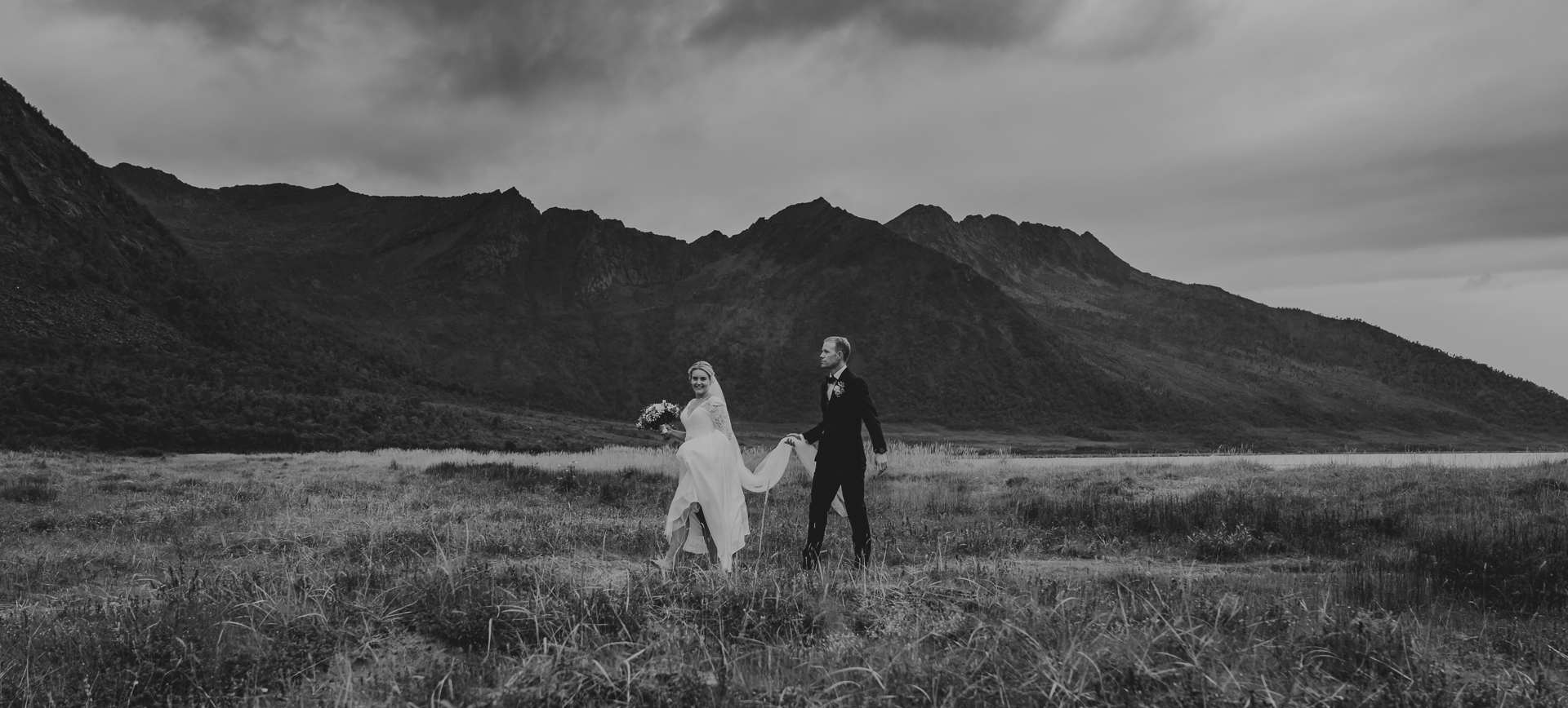 elope to norway - elopement wedding in the arctic
