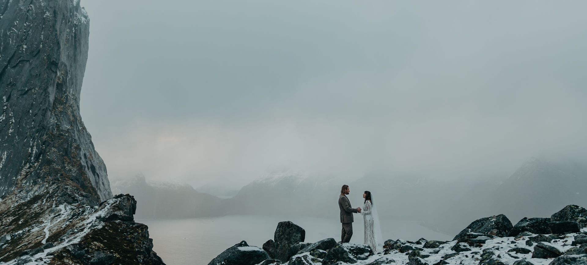 elopement in norway - wedding in the arctic