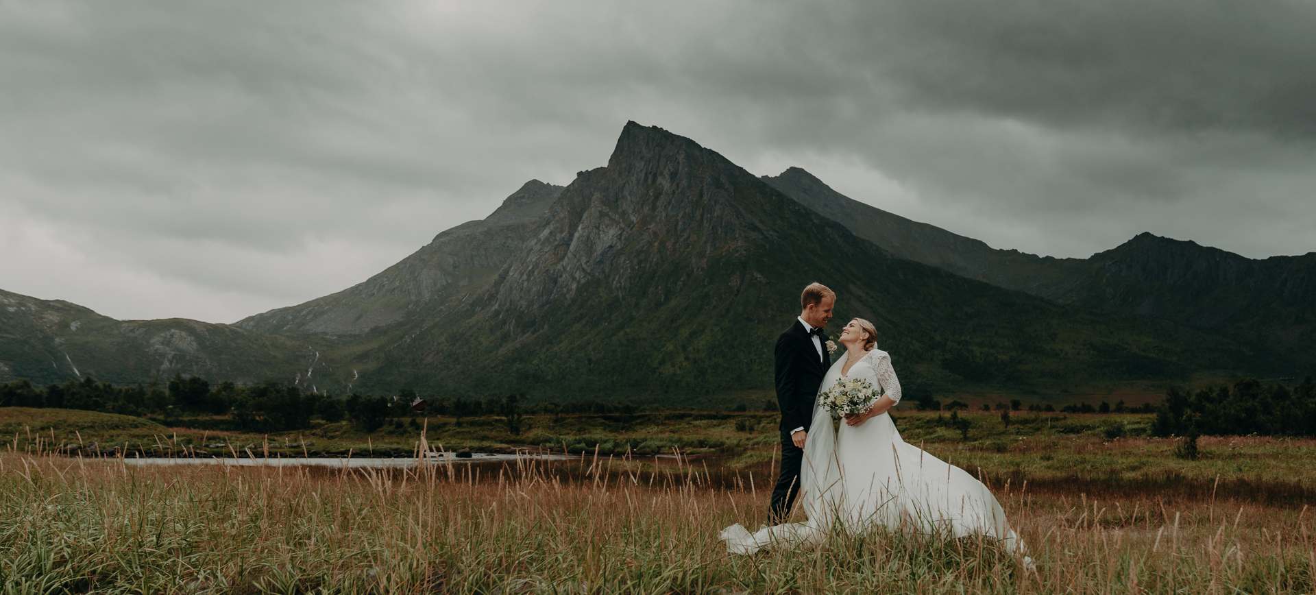 fairytale wedding in the arctic - elopement in norway