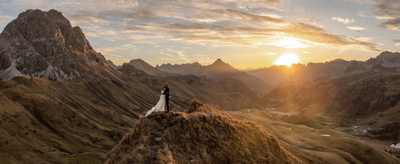 hiking wedding elopement panorama