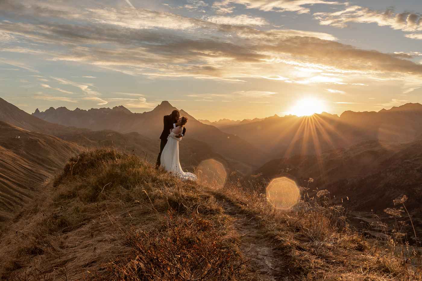 hiking wedding sunrise elopement at mountain top