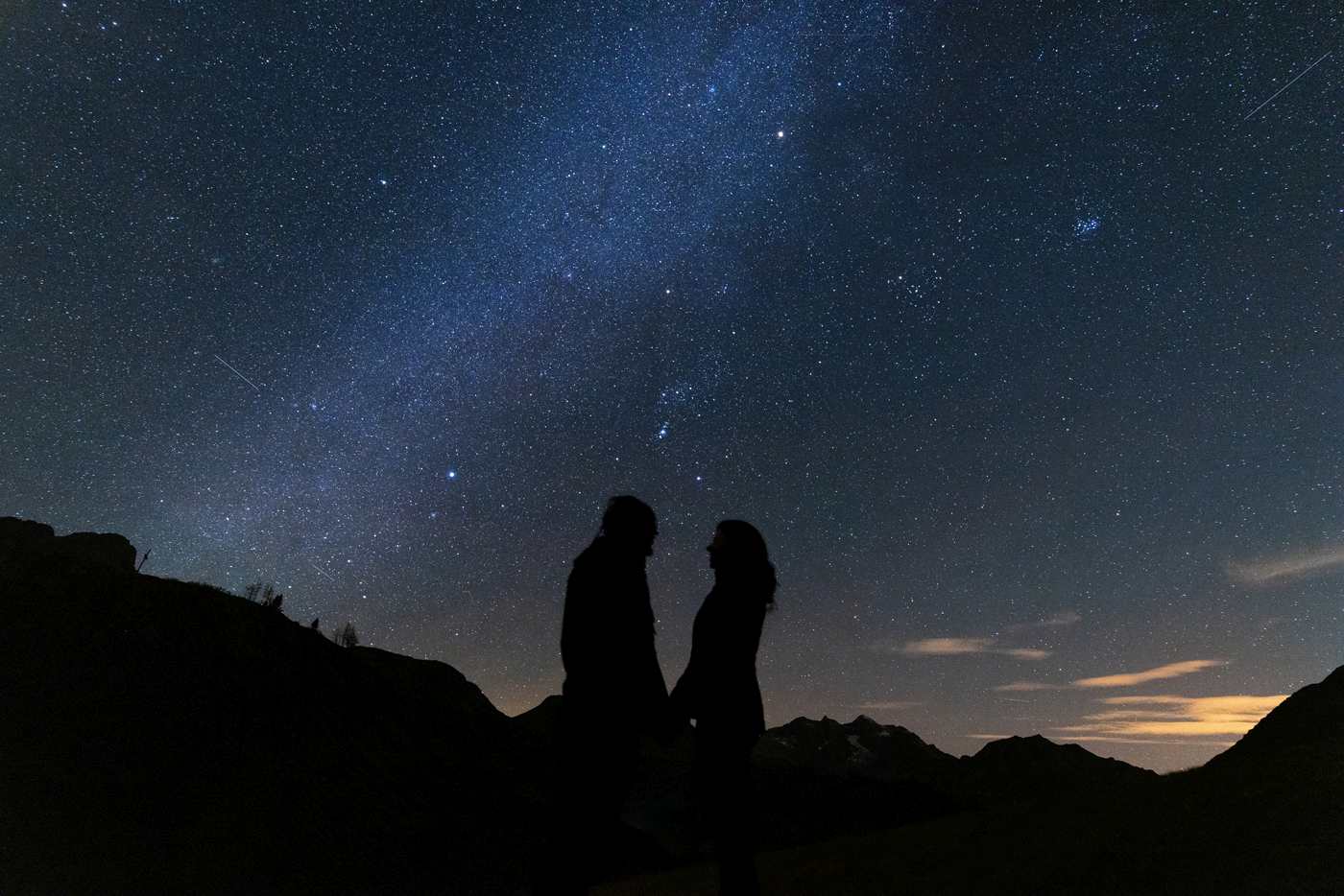 hiking wedding with stargazing and nightphotography