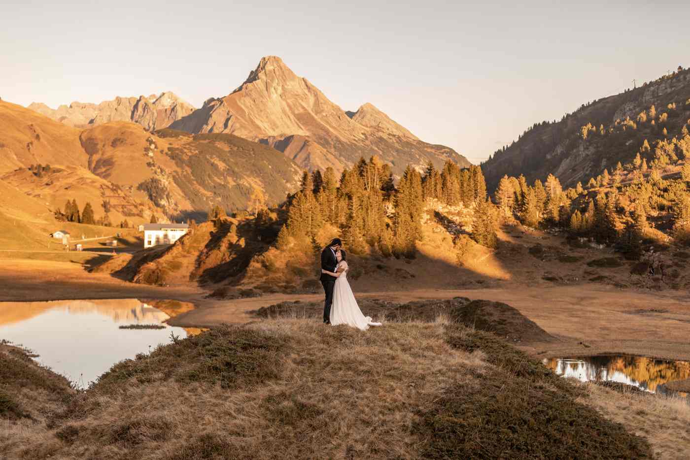 sunset wedding photos during mountain elopement in austria
