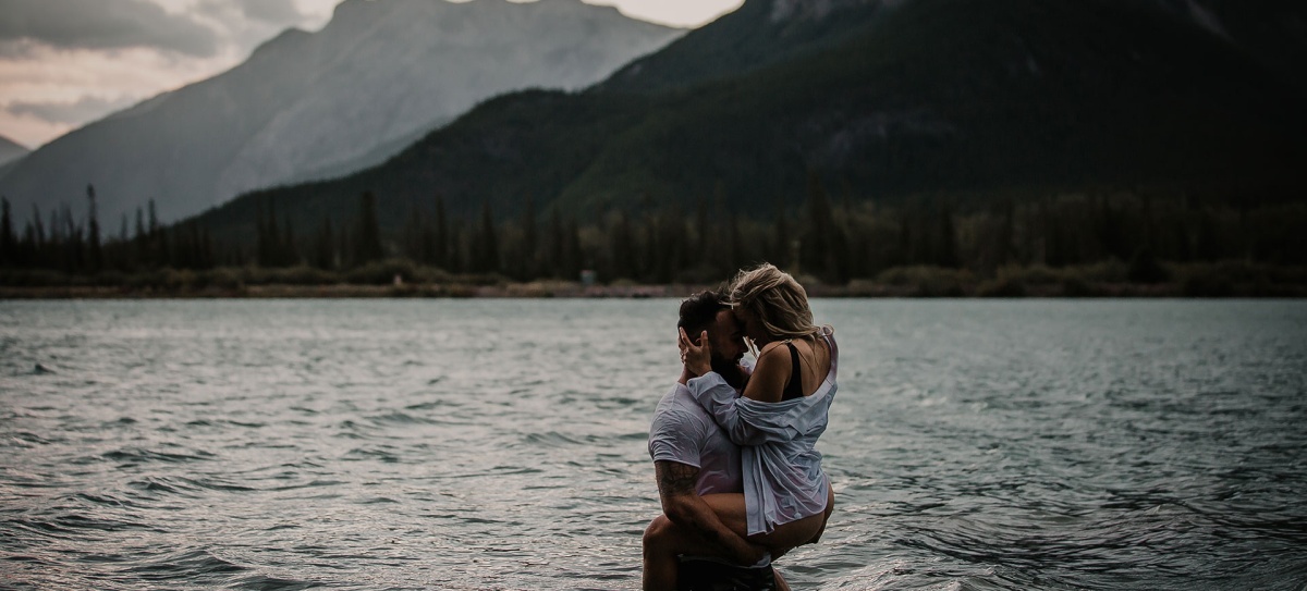 abraham lake elopement package canada