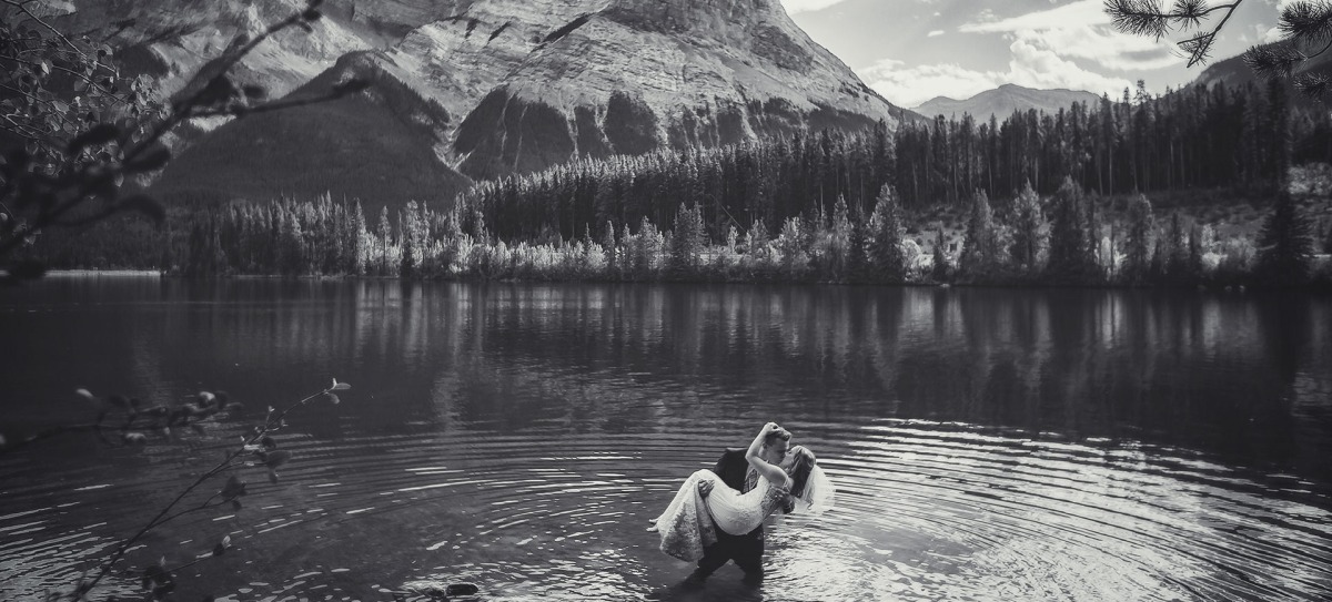 elopement package abraham lake canada